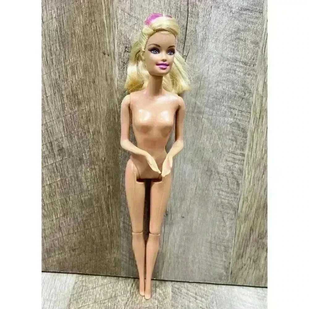 2009 Barbie Doll Articulated Knees Lever on Back Moves Arms Sunglasses Blonde